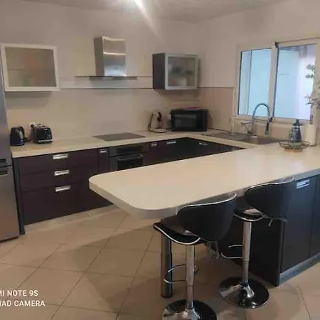Apartment T3 Avec Jardin Proche Commerces Et Aeroport Borgo (Corsica)