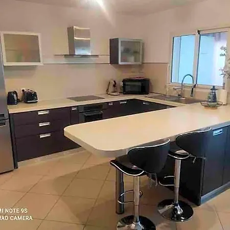 T3 Avec Jardin Proche Commerces Et Aeroport Apartment Borgo (Corsica)