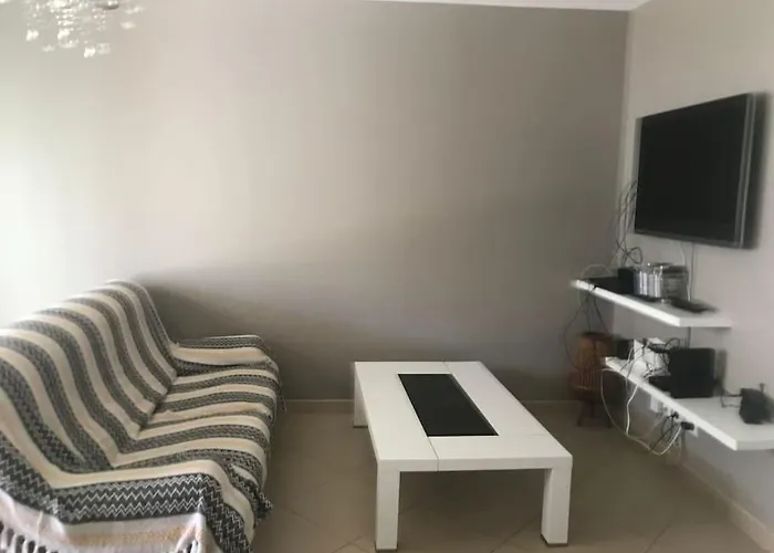 T3 Avec Jardin Proche Commerces Et Aeroport *