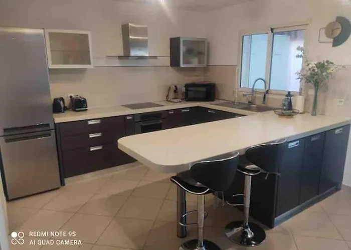 Apartment T3 Avec Jardin Proche Commerces Et Aeroport Borgo (Corsica)